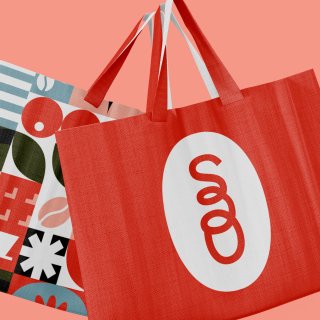 logo on tote